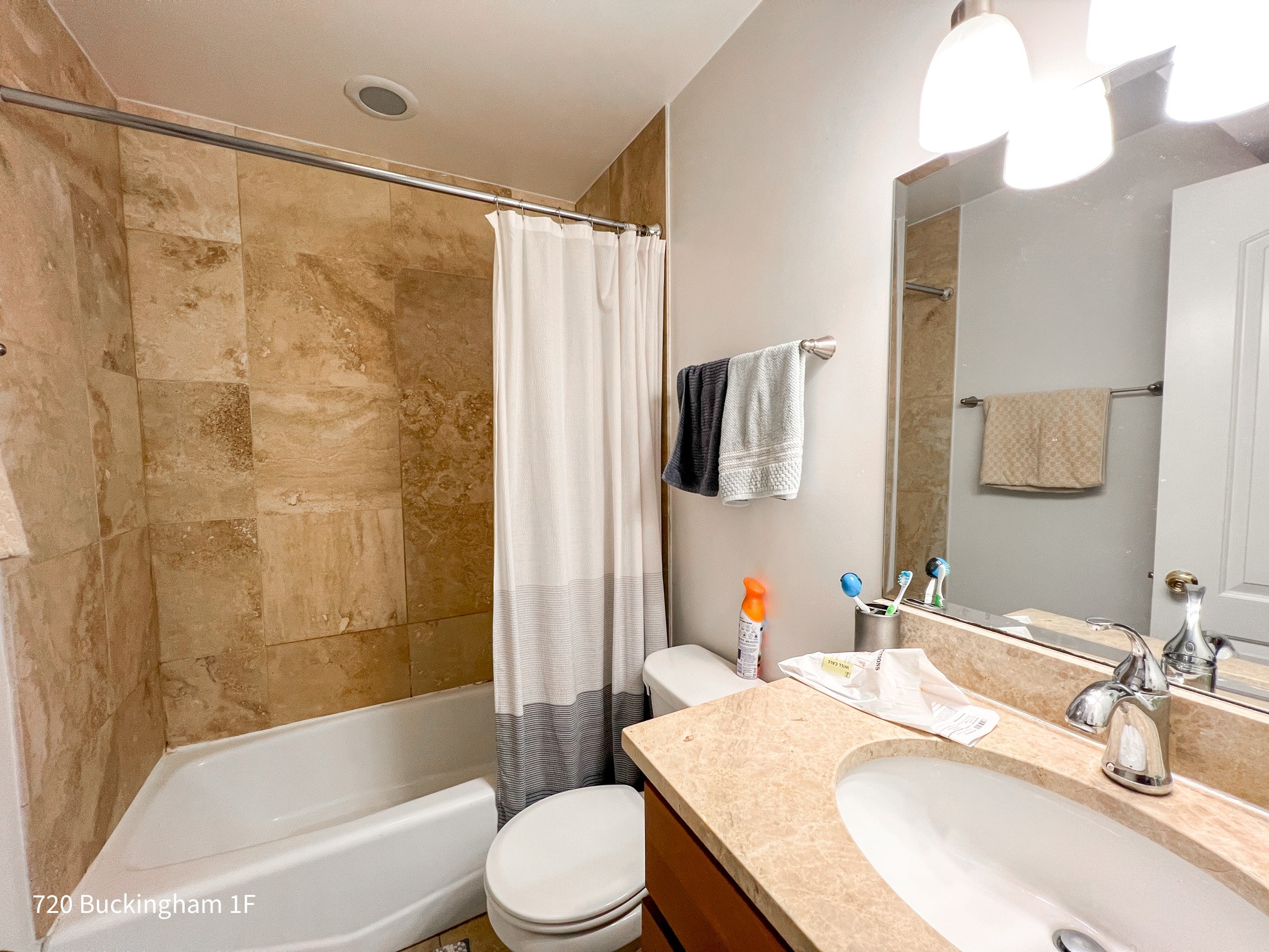 718-20 W Buckingham Pl 718-20 W Buckingham Pl., Chicago, IL 60657 - Leasing by Cross Street